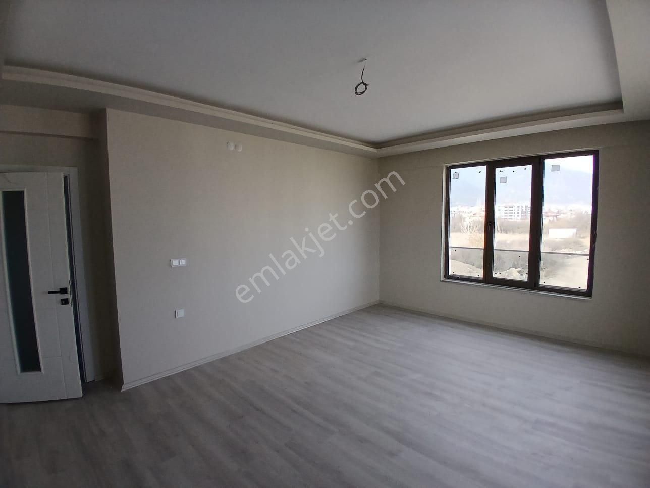 Akçay Emlak'tan Akşehir Yeni Hastahane Yolu Üzerinde Satılık Garajlı Sıfır 3+1 Daire - Görsel 7