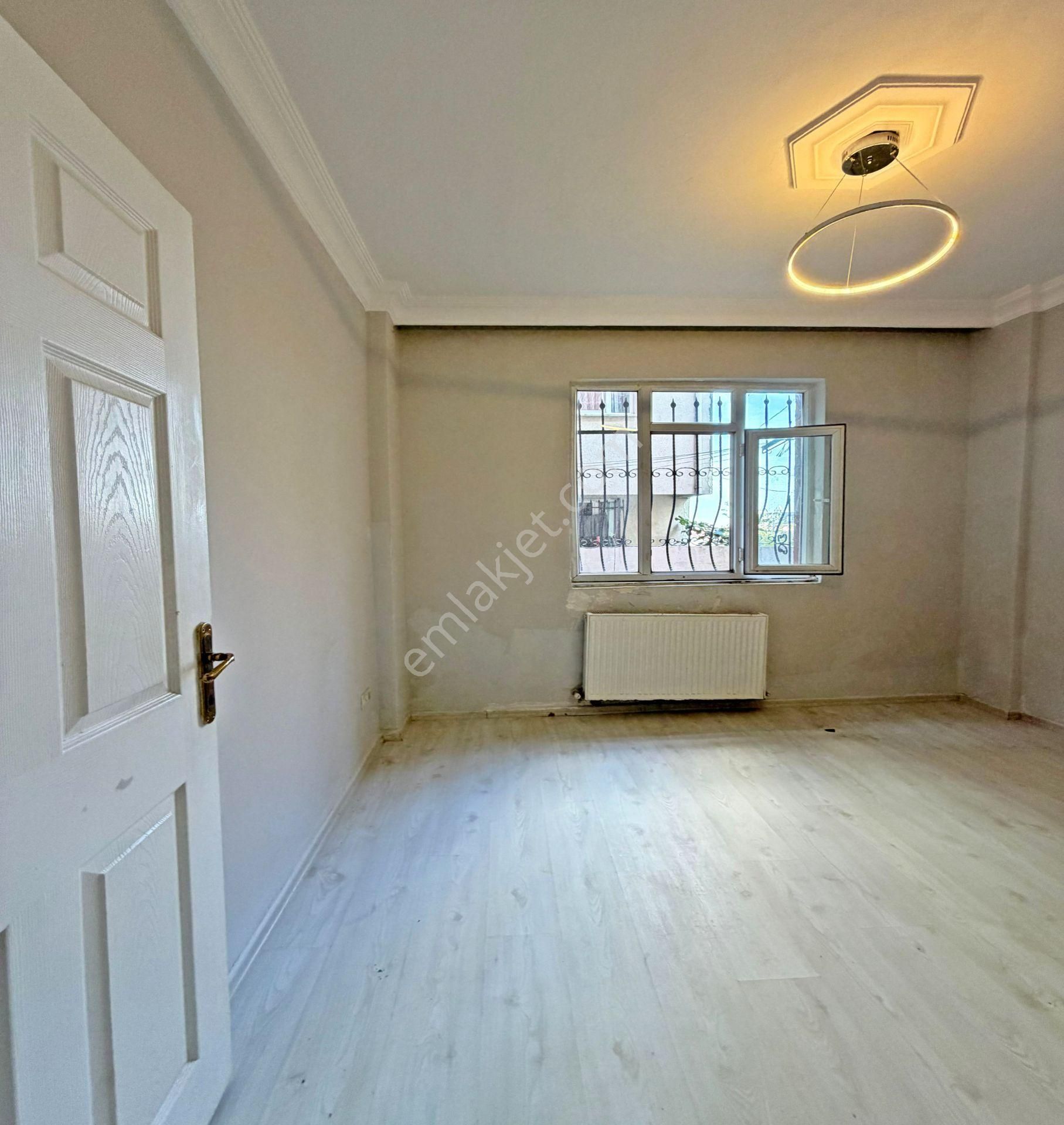 Esenyurt İstiklal Mah.bahçeli Bahçekatı 2+1 1.765.000 Tl