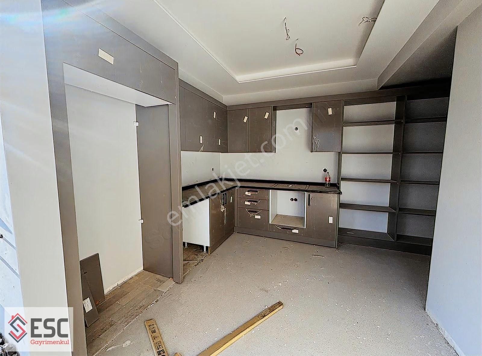 Esc'den Yaşar Doğu Caddesinde Fırsat 4+1 Daire Esc2243