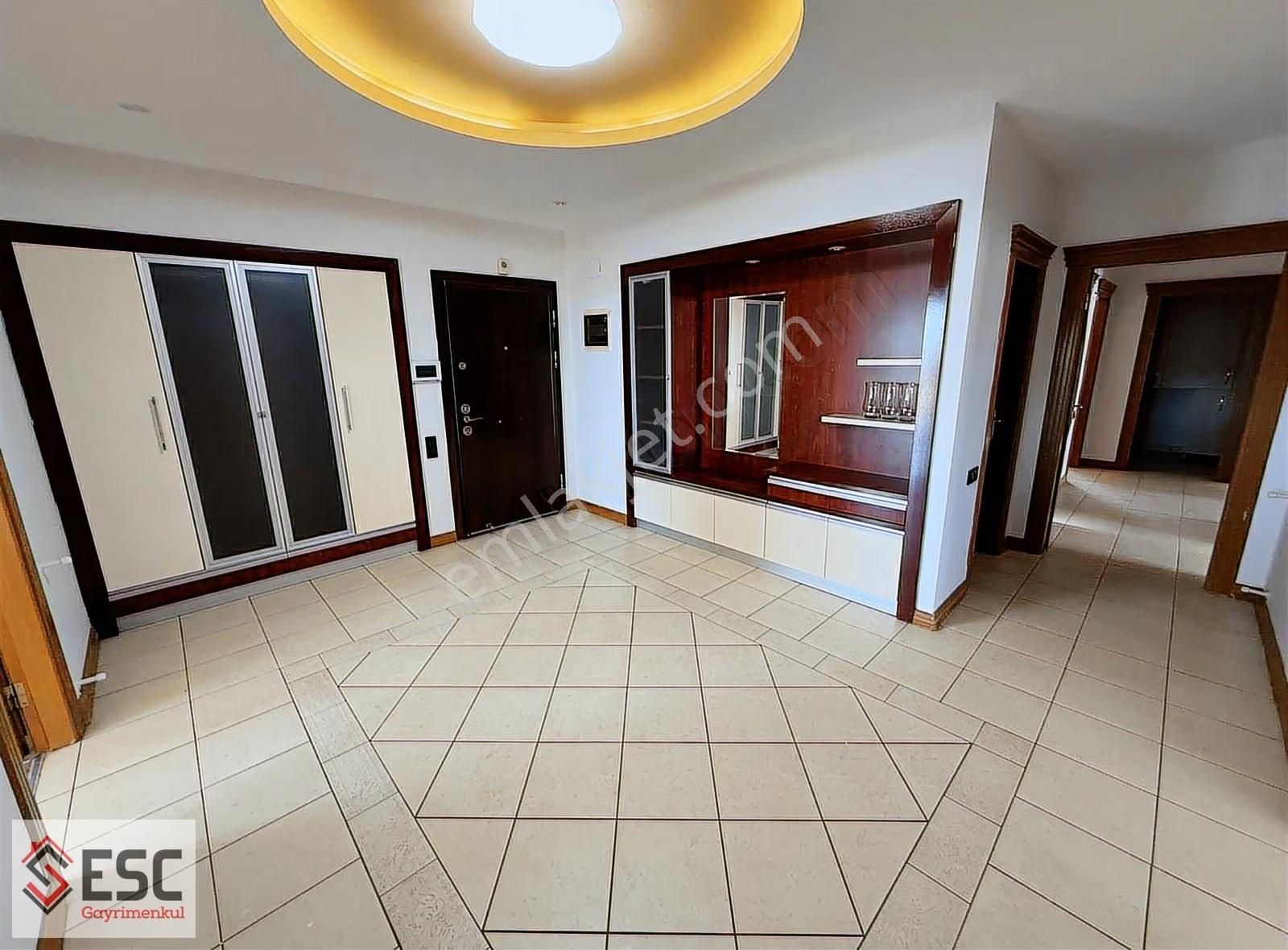 Esc'den Yeni Mh,de 4+1 Geniş Merkezi Konumda Daire Esc2266