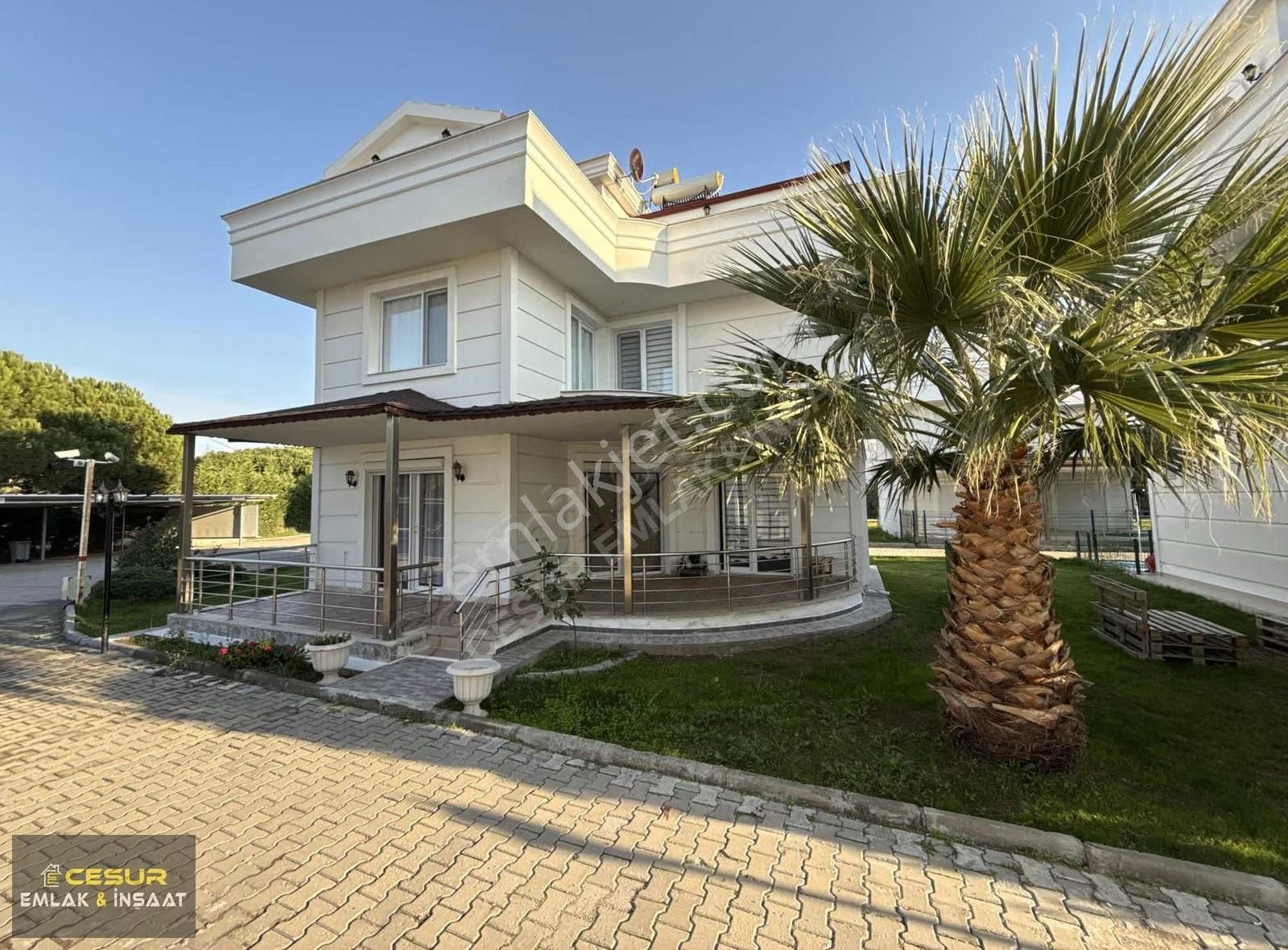 İzmir Dikili Palmiye Sitesinde Satılık Ultra Lüks 5+1 Villa