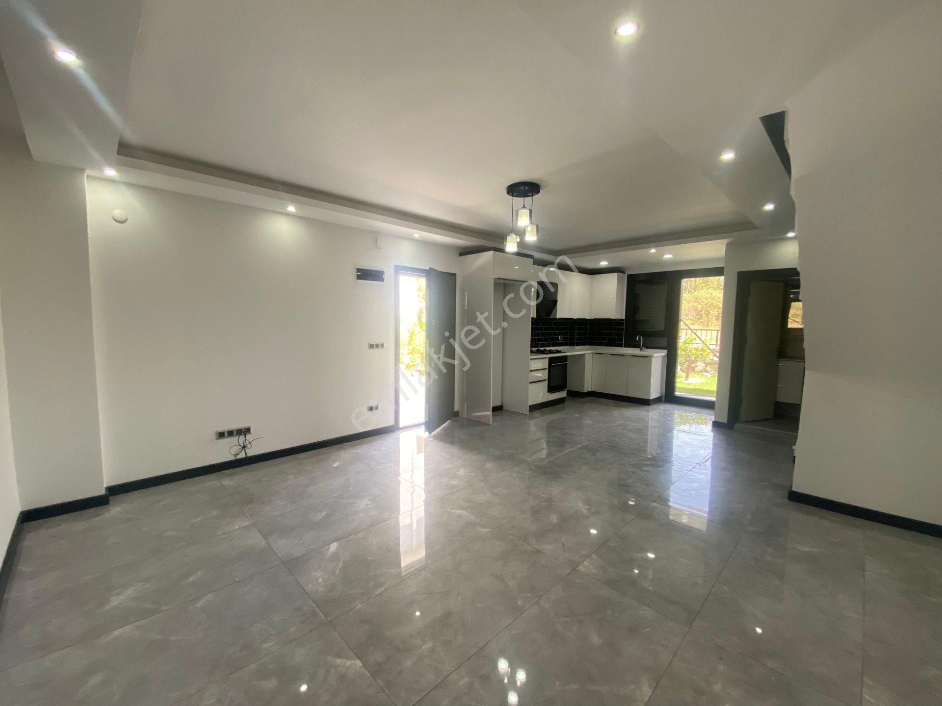 Hisar Mahallesi'nde Havuzlu Site İçinde 3+1 Sıfır Dubleks Villa - Görsel 9