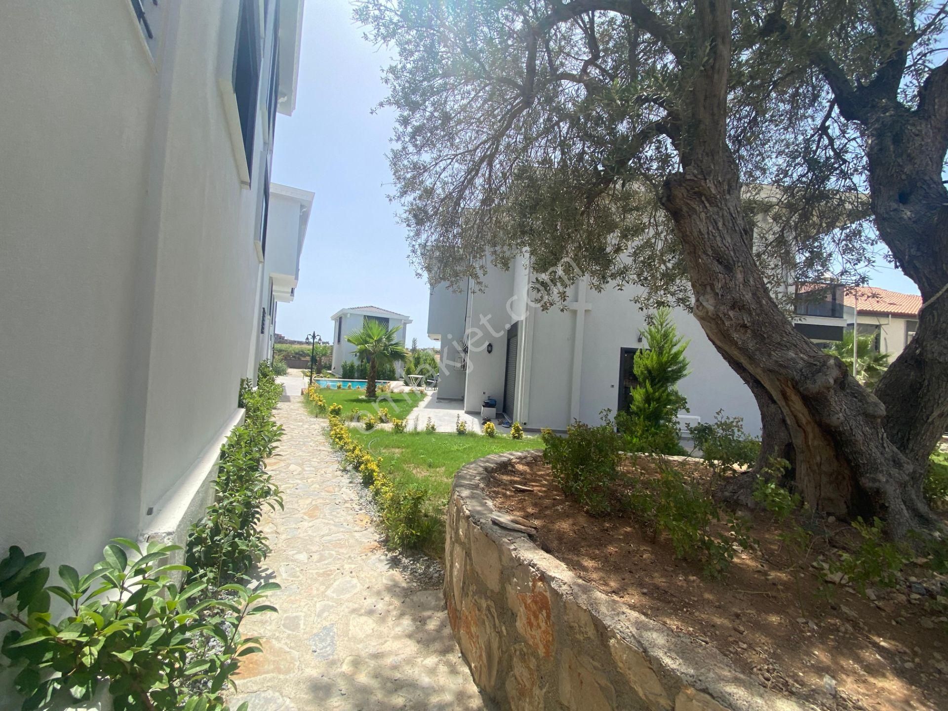 Hisar Mahallesi'nde Havuzlu Site İçinde 3+1 Sıfır Dubleks Villa - Görsel 5