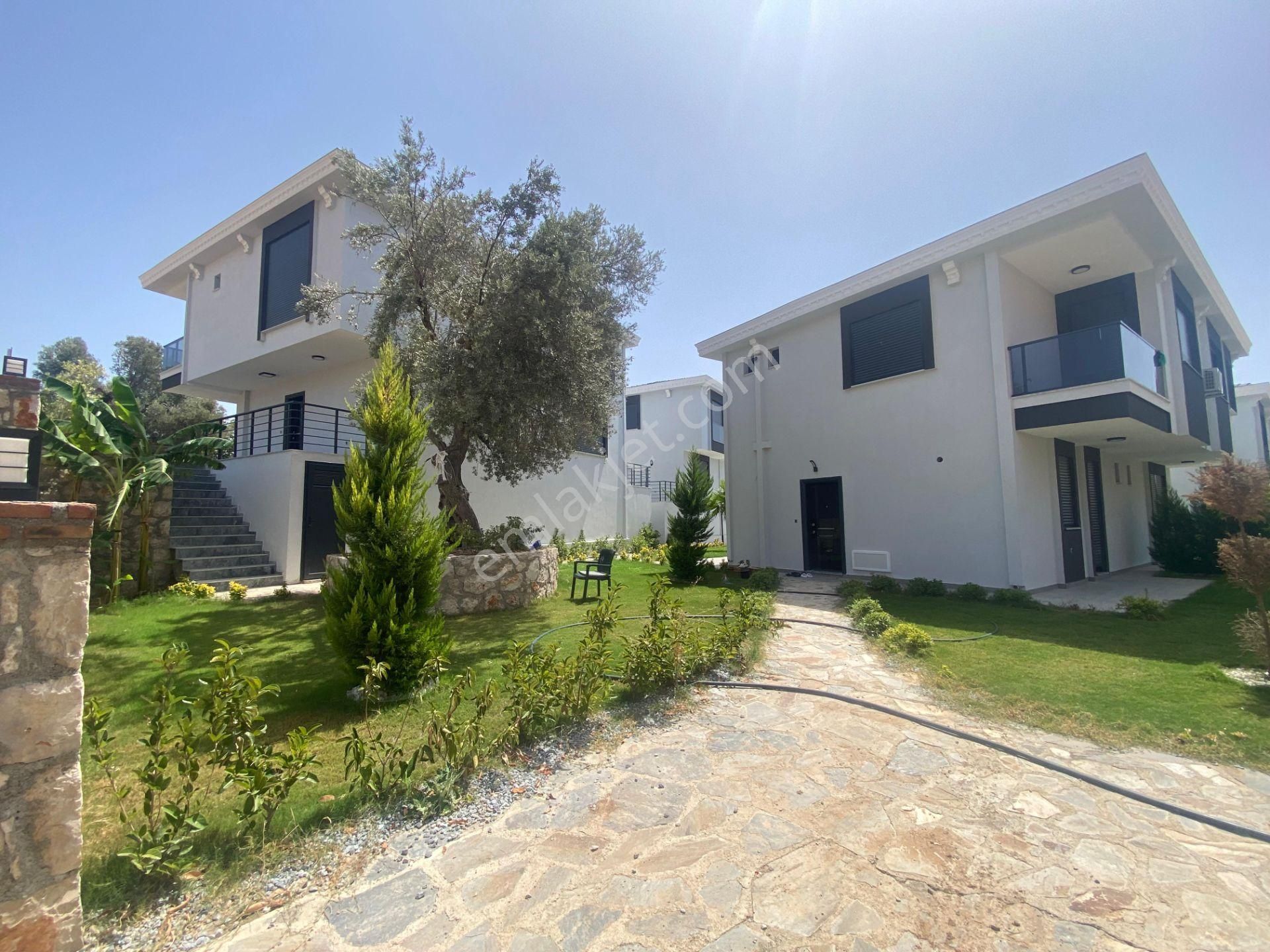 Hisar Mahallesi'nde Havuzlu Site İçinde 3+1 Sıfır Dubleks Villa - Görsel 2