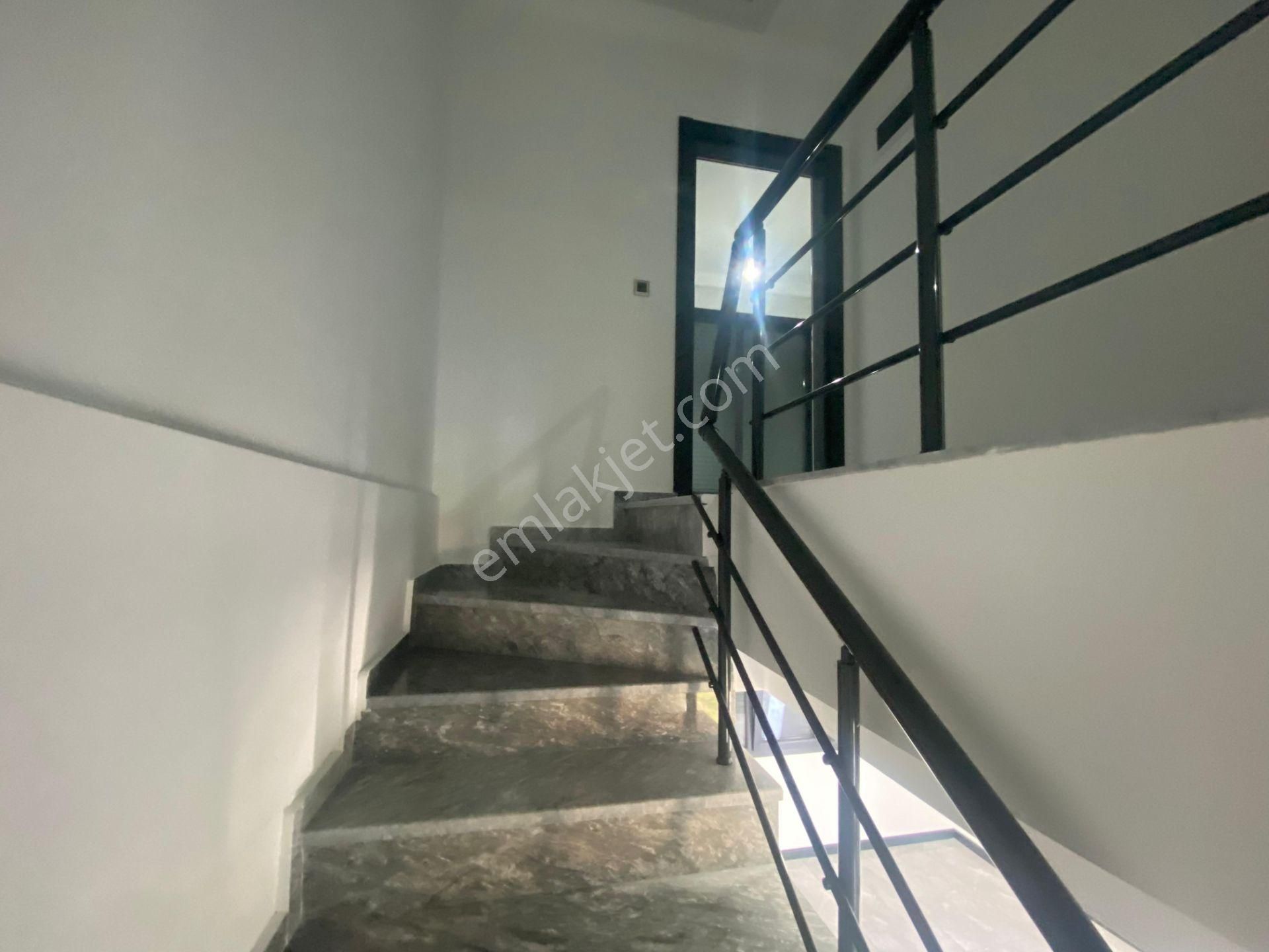 Hisar Mahallesi'nde Havuzlu Site İçinde 3+1 Sıfır Dubleks Villa - Görsel 16