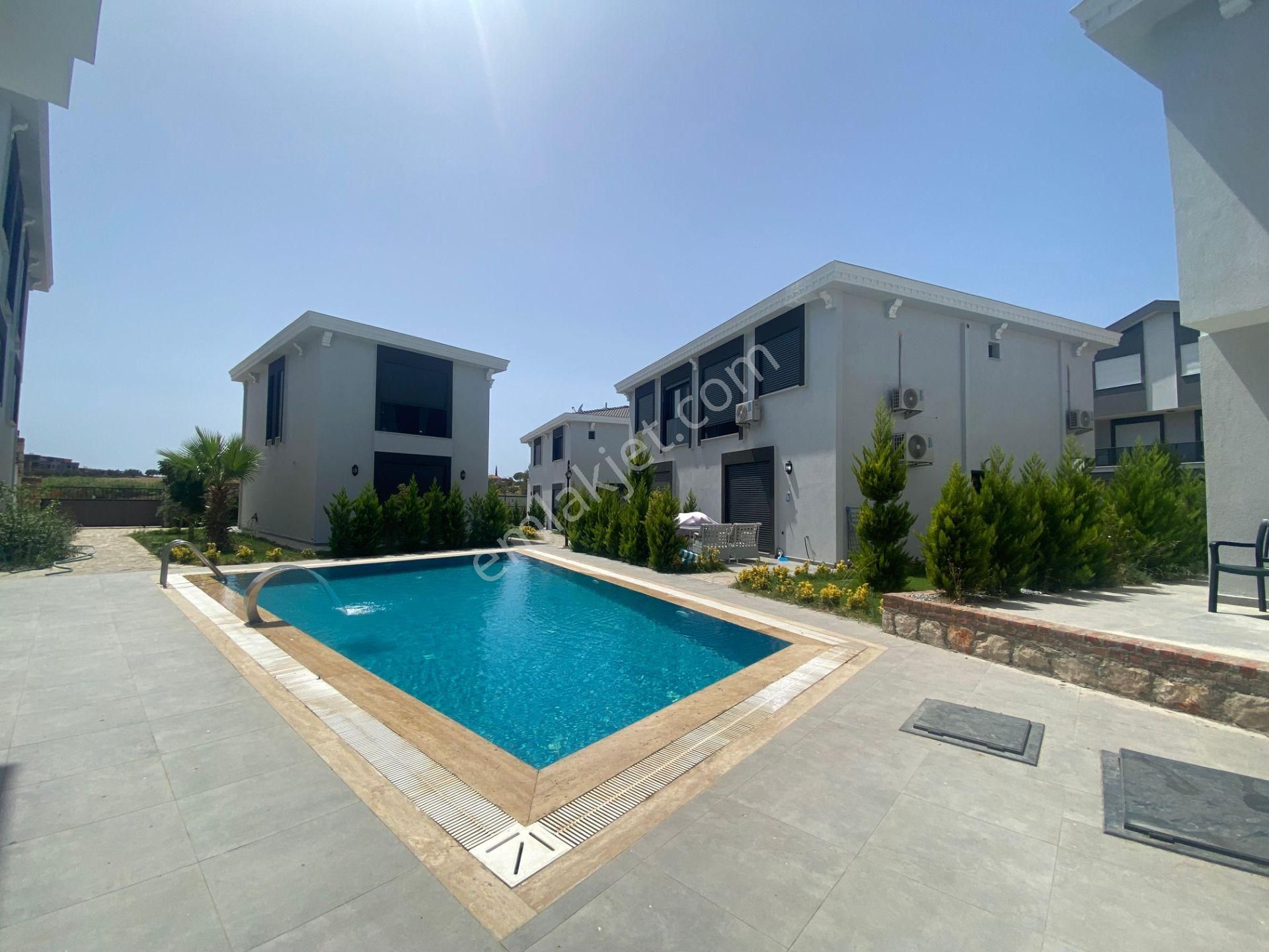 Hisar Mahallesi'nde Havuzlu Site İçinde 3+1 Sıfır Dubleks Villa - Görsel 6