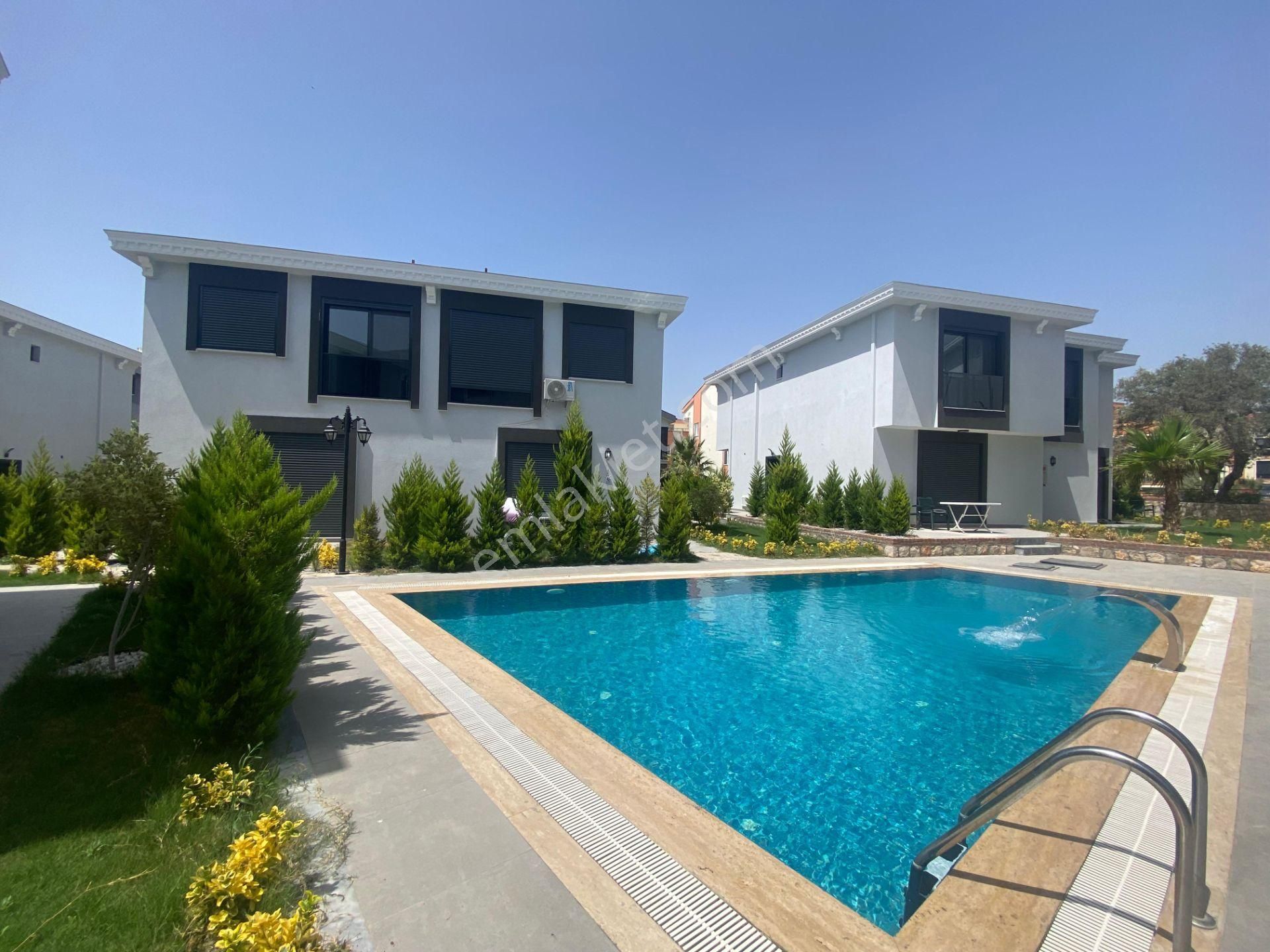 Hisar Mahallesi'nde Havuzlu Site İçinde 3+1 Sıfır Dubleks Villa