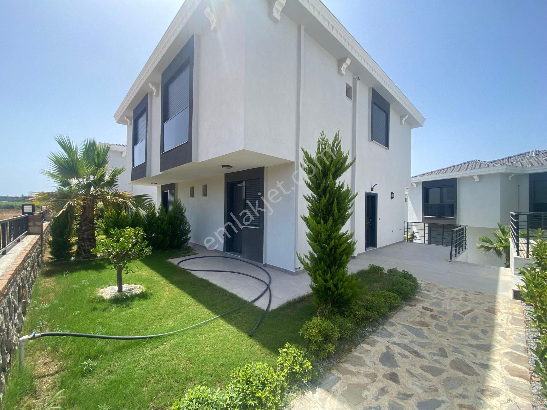 Hisar Mahallesi'nde Havuzlu Site İçinde 3+1 Sıfır Dubleks Villa - Görsel 3