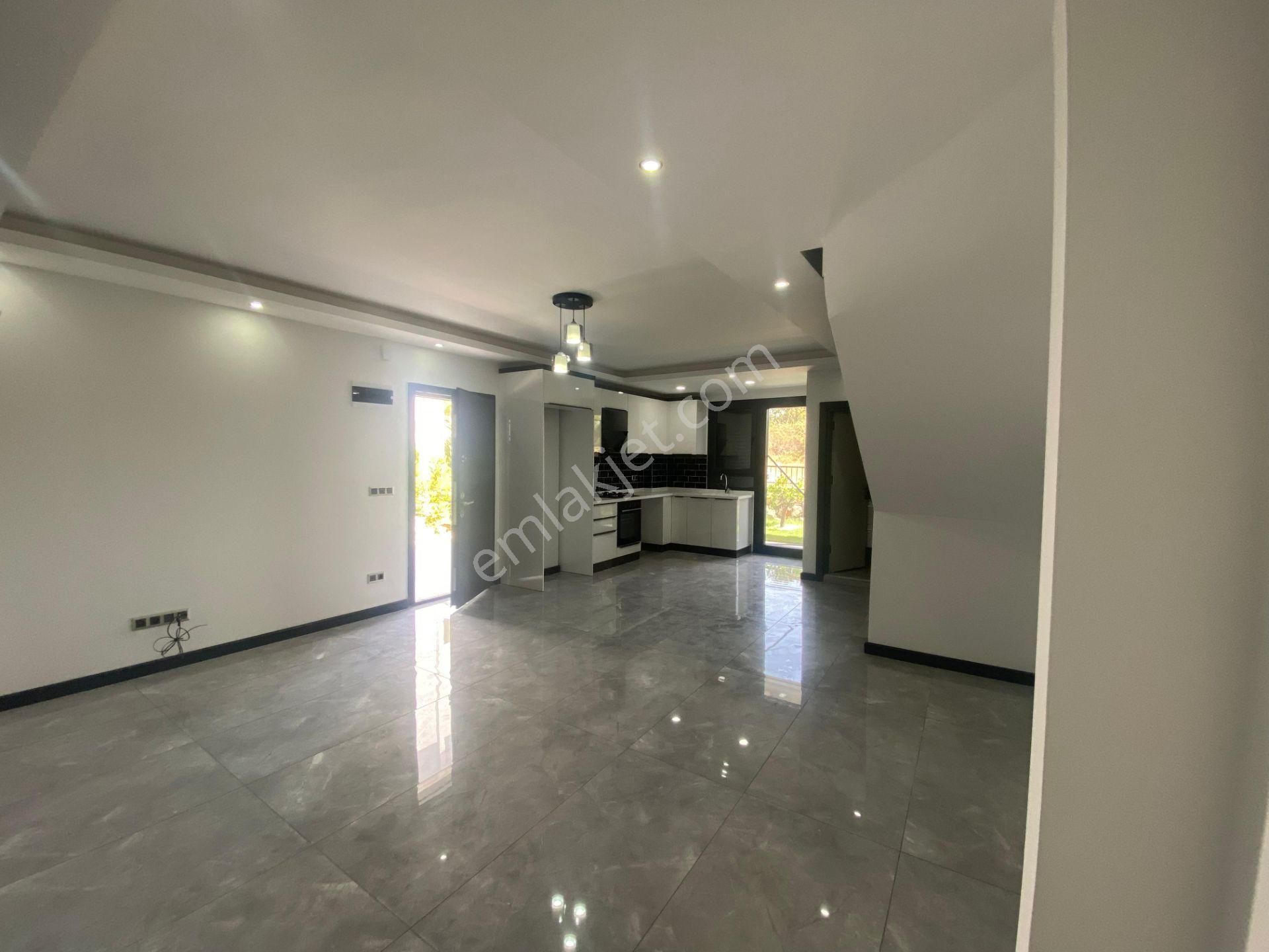 Hisar Mahallesi'nde Havuzlu Site İçinde 3+1 Sıfır Dubleks Villa - Görsel 11