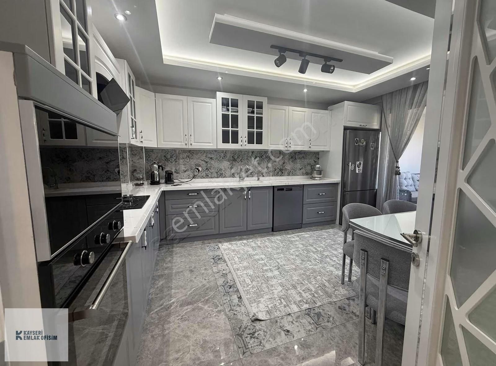 Emlak Ofisimden Zümrüt Mah. Site İçerisinde 4+1 Lüks Daire - Görsel 7