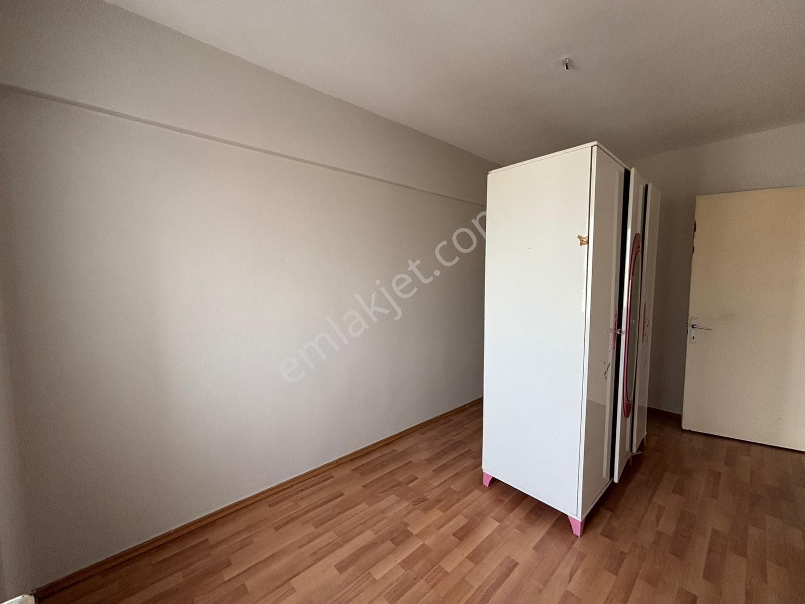 Alsancak Dutlu Sokak Yakını 3+1 Boş Kiracısız Satılık Daire! - Görsel 15