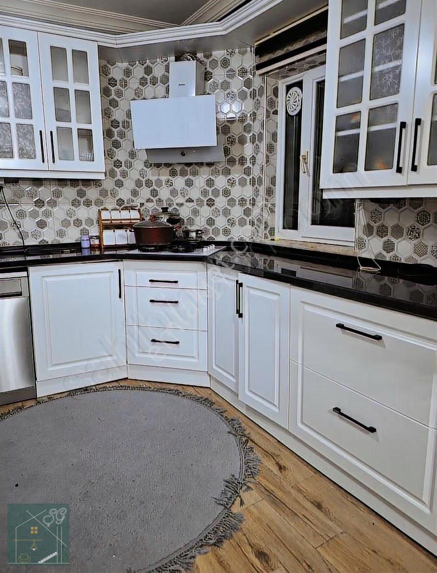 Şükran Gayrimenkul'den Arifiyede Satılık Garajlı Villa Ve Dükkan - Görsel 2