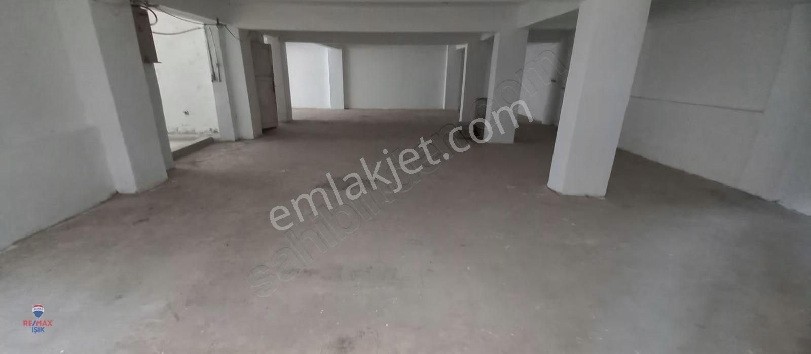 Önüne Araç Yanaşır 250 M² Tek Parça Yedpa'ya Yakın Düz Giriş - Görsel 4