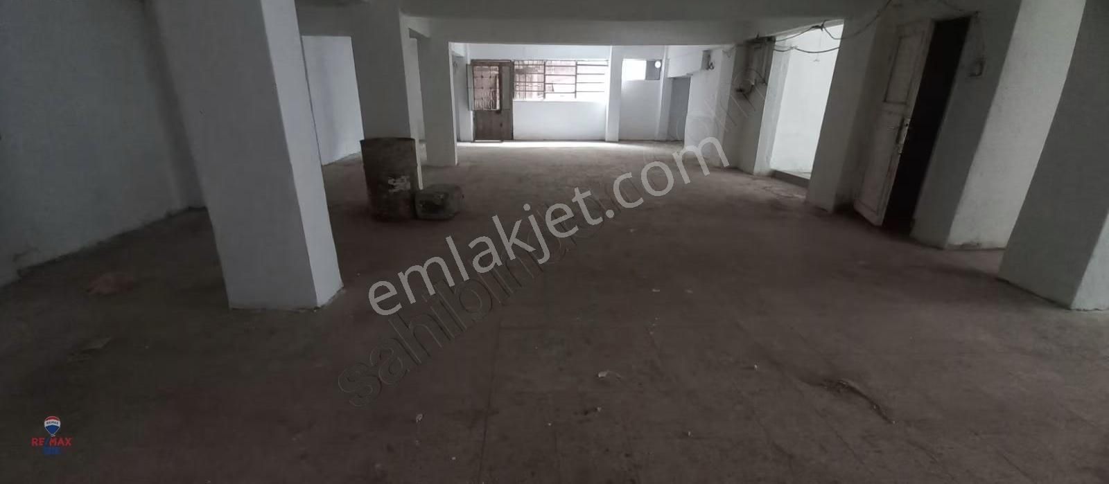 Önüne Araç Yanaşır 250 M² Tek Parça Yedpa'ya Yakın Düz Giriş - Görsel 3