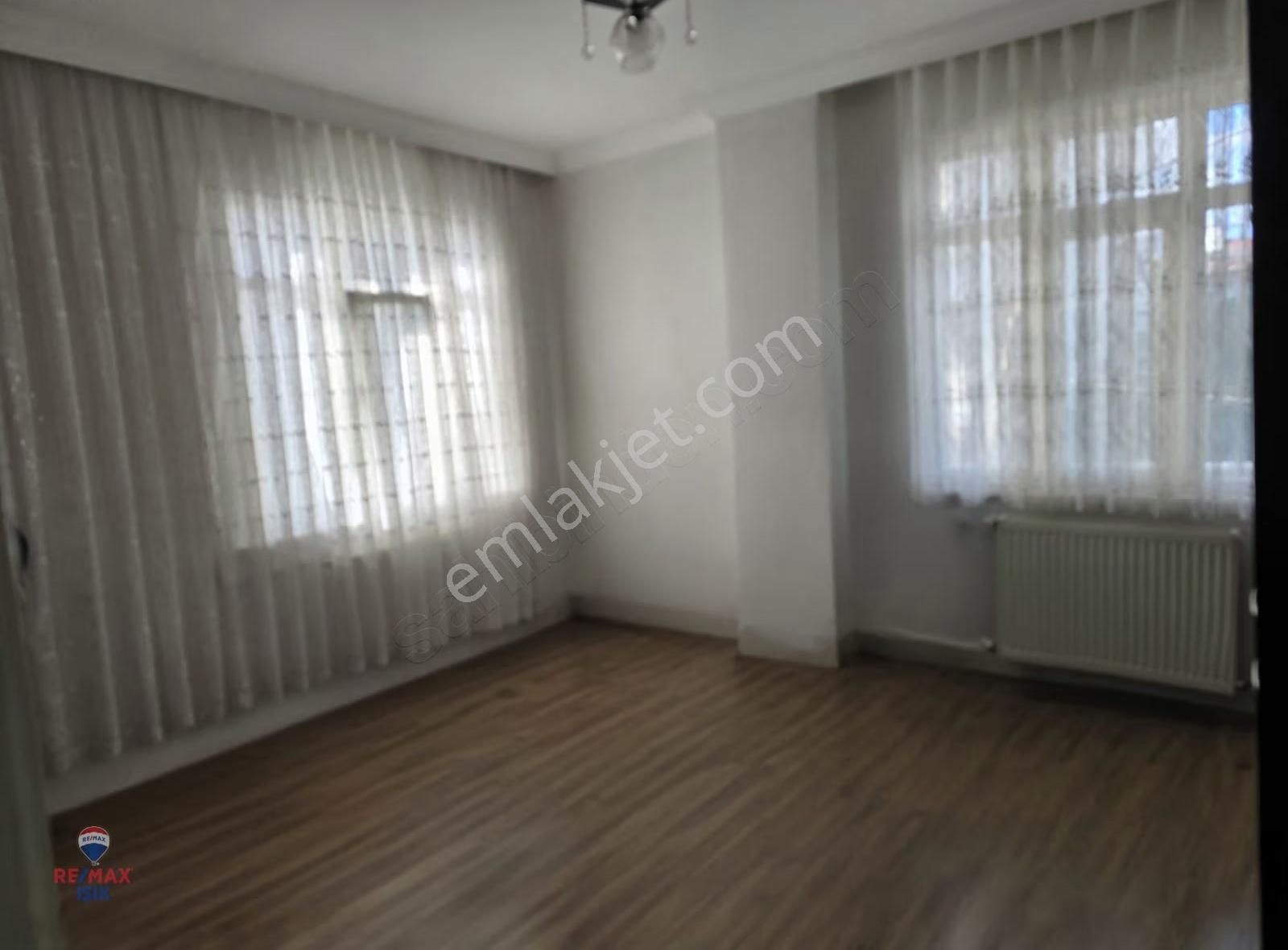 Sultanbeyli De 100m2 Geniş Bakımlı Ev 2+1 - Görsel 16