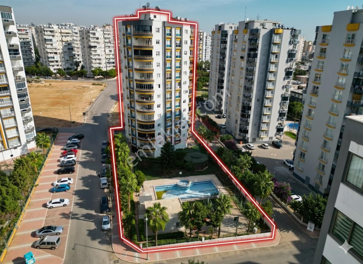 Üstünkent Emlak'tan Site İçi 3+1 Bağımsız Mutfak D.gazlı Havuzlu