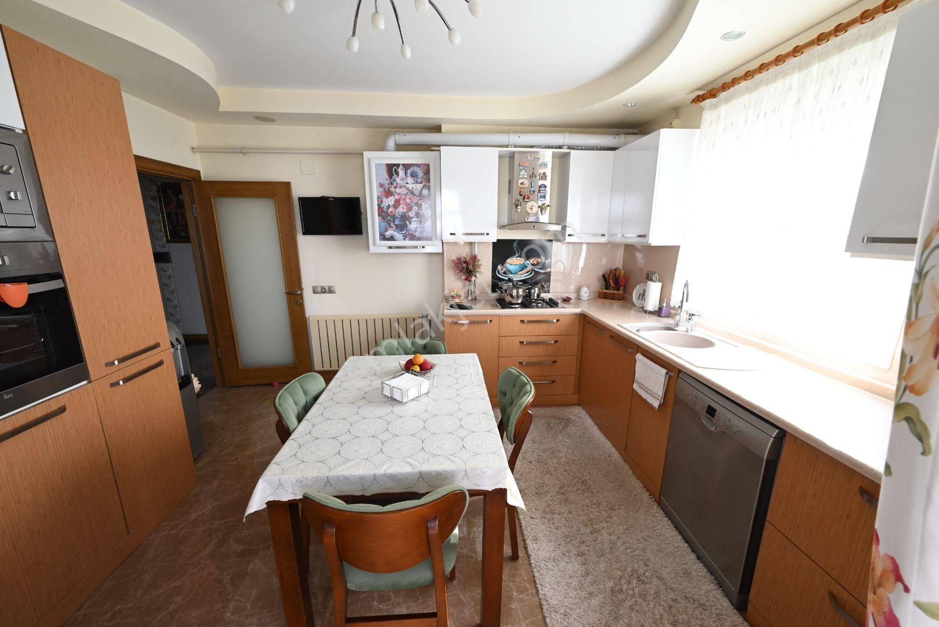 Üstünkent Emlak'tan Site İçi 3+1 Bağımsız Mutfak D.gazlı Havuzlu - Görsel 6