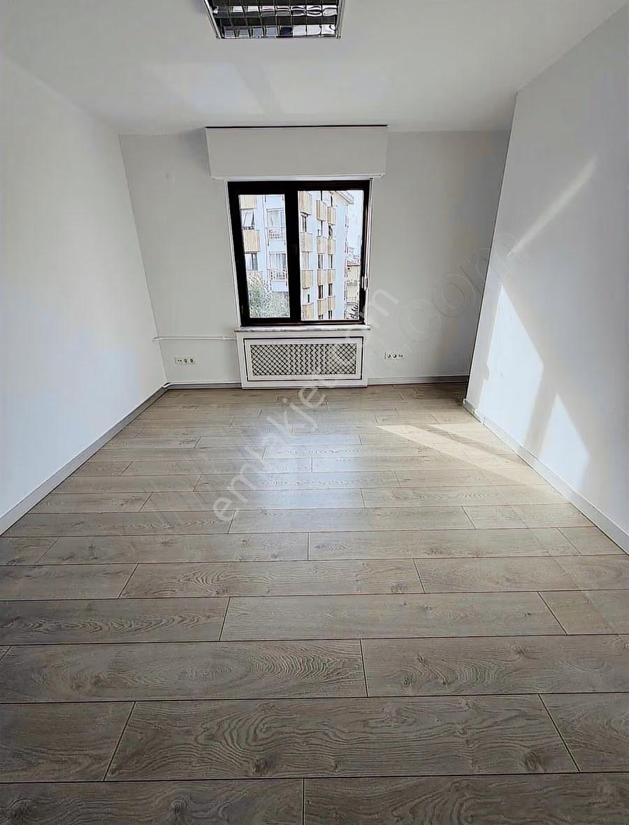 Fulya Ortaklar Caddesinde 3 + 1 Kiralık Ofis Katı 130 M2 - Görsel 17