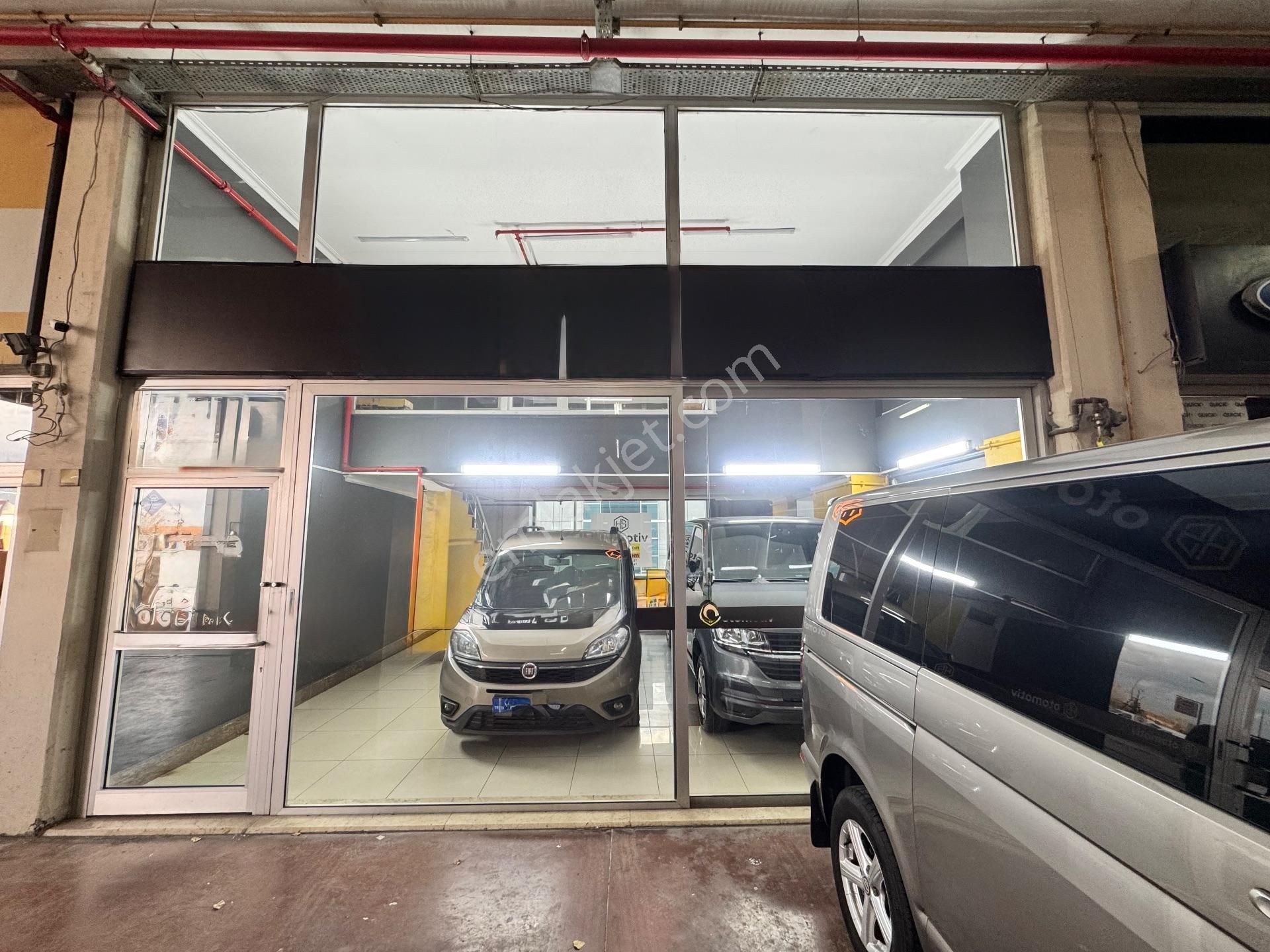 İstoç Oto Ticaret Merkezinde N Blok Merkezi Konum Satılık Dükkan