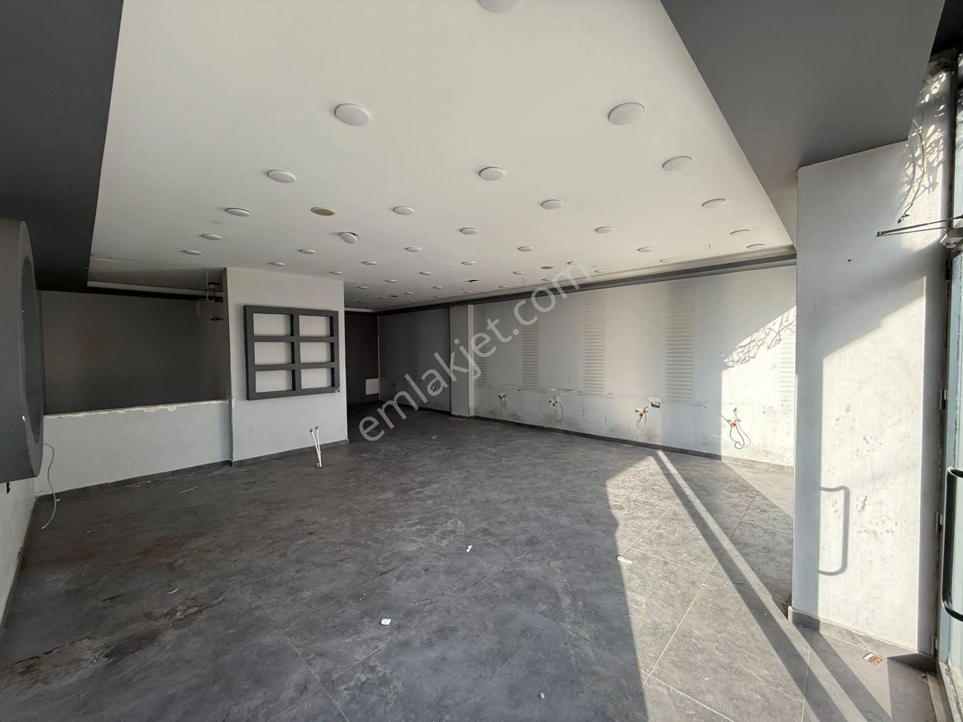 Toros Caddesinde 220 M2 Zemim+bodrum İskanlı Kiralık İşyeri - Görsel 2
