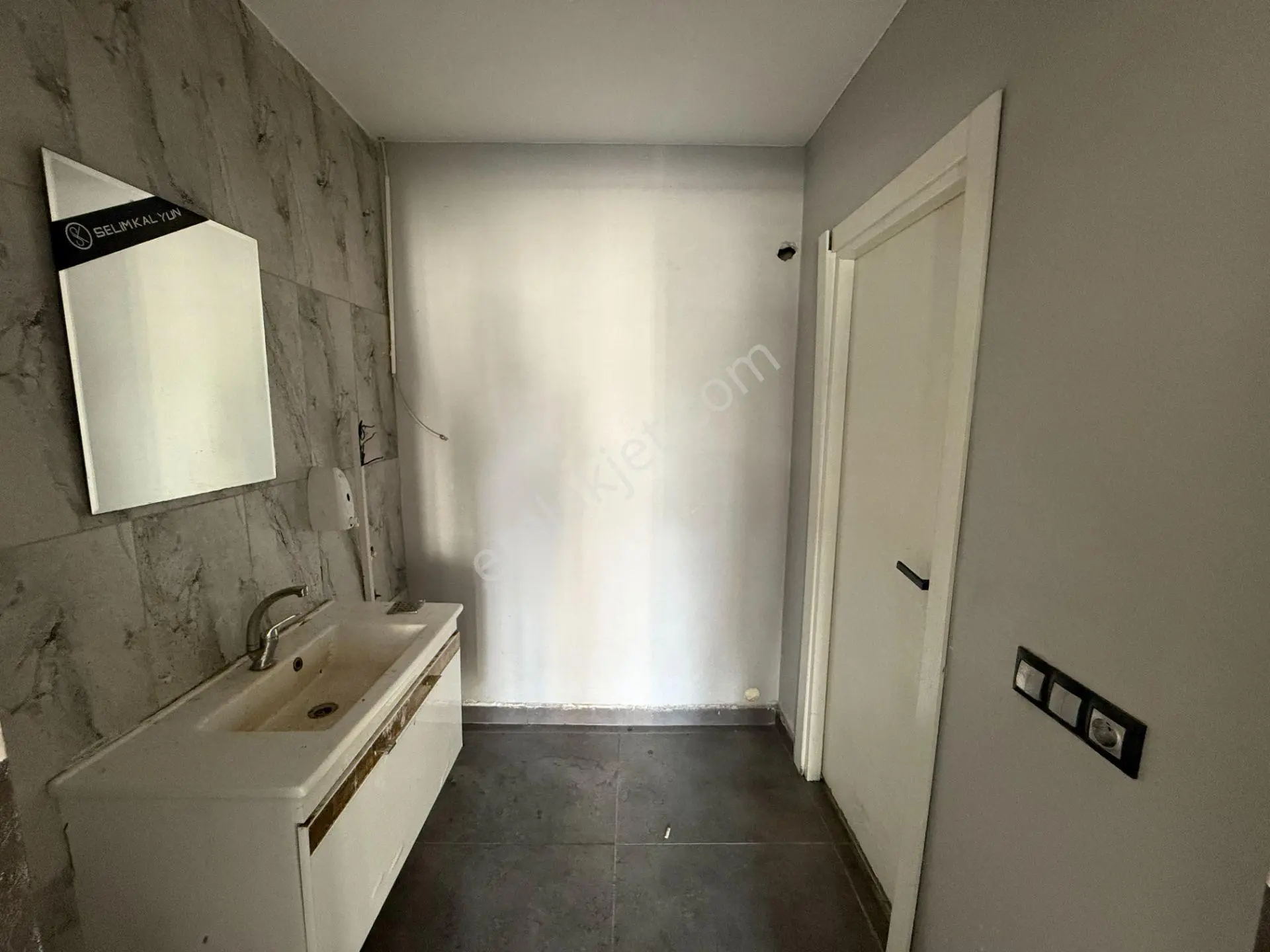 Toros Caddesinde 220 M2 Zemim+bodrum İskanlı Kiralık İşyeri - Görsel 5