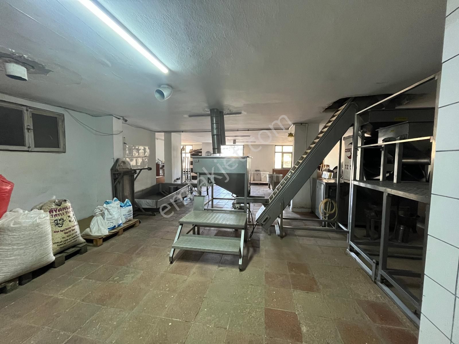 Trabzon'da Satılık Komple Ticari Bina - Görsel 26