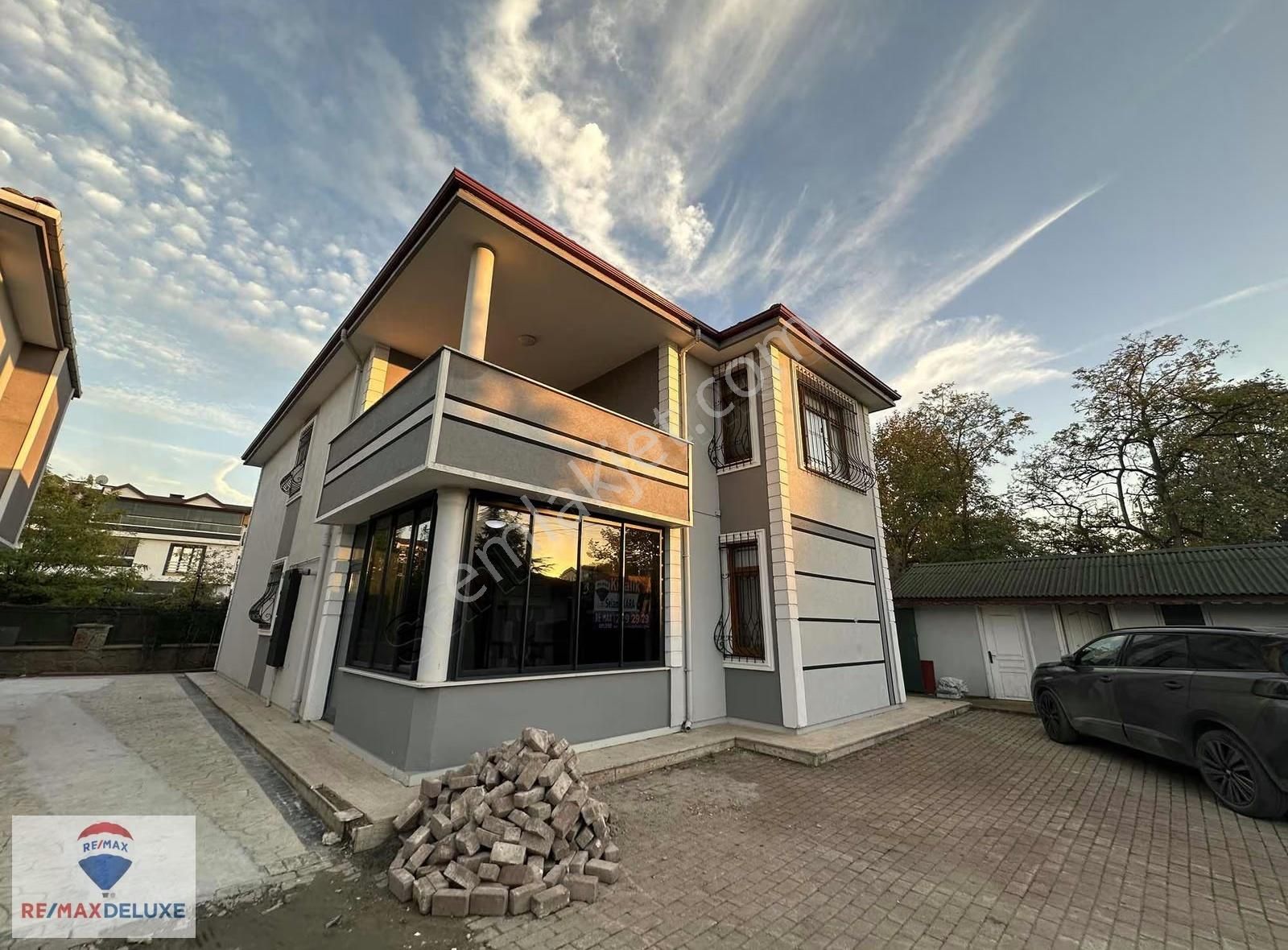 Başiskele Seymen Sahil De Kiralık Lüks Villa