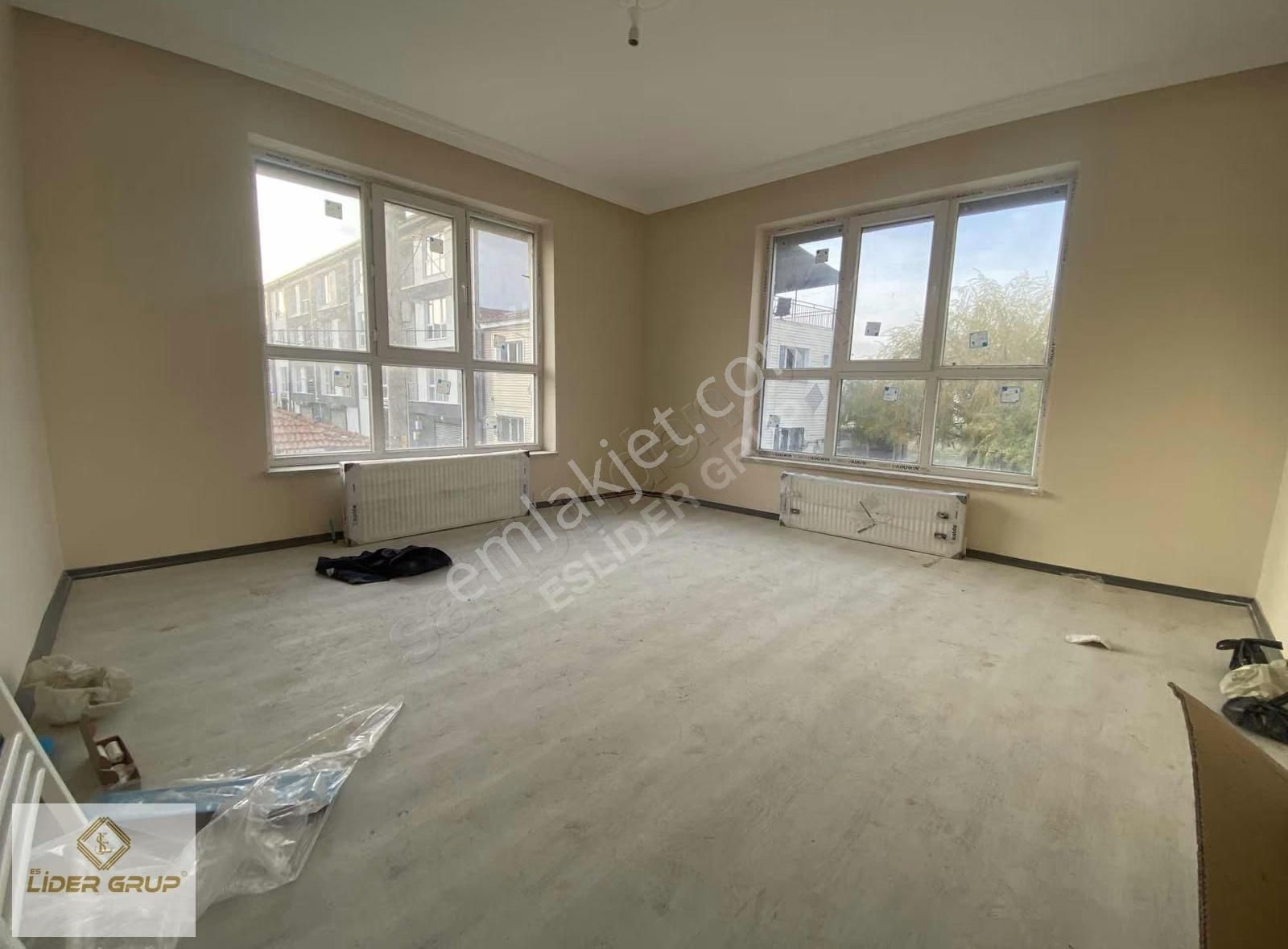 [eslider] Orhan Oğuz Cd.si Yakını Özel Garajlı Satılık 2+1 - Görsel 3