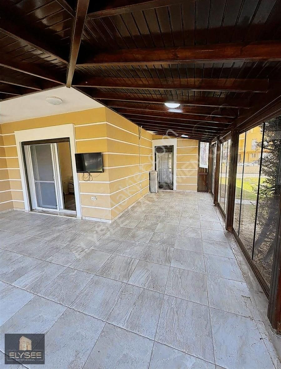 Kuşadası Davutlar Sahilinde 3+1 Site İçerisinde Havuzlu Villa - Görsel 12