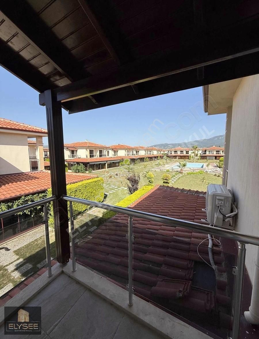 Kuşadası Davutlar Sahilinde 3+1 Site İçerisinde Havuzlu Villa - Görsel 7