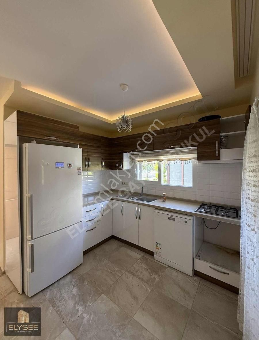 Kuşadası Davutlar Sahilinde 3+1 Site İçerisinde Havuzlu Villa - Görsel 15