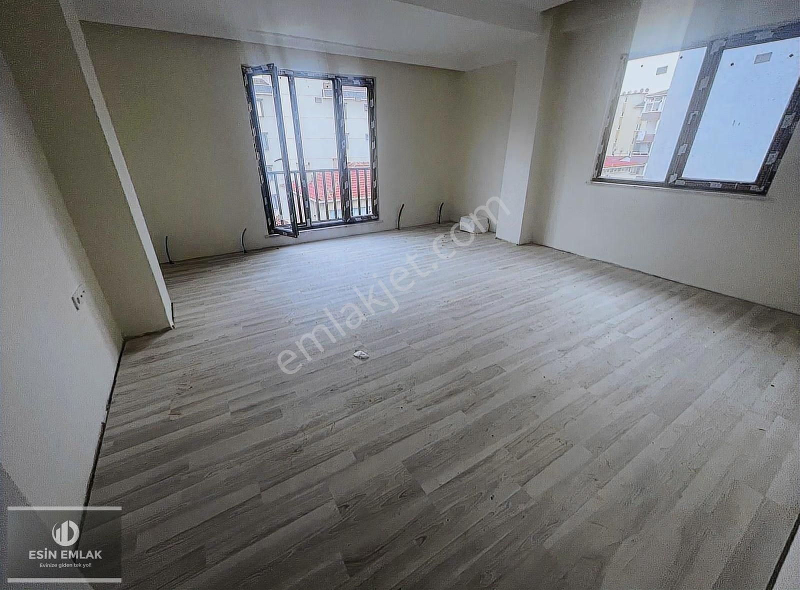 Topselvi'de Çarşıya Yakın Geniş Satılık Arakat 2+1 - Görsel 21