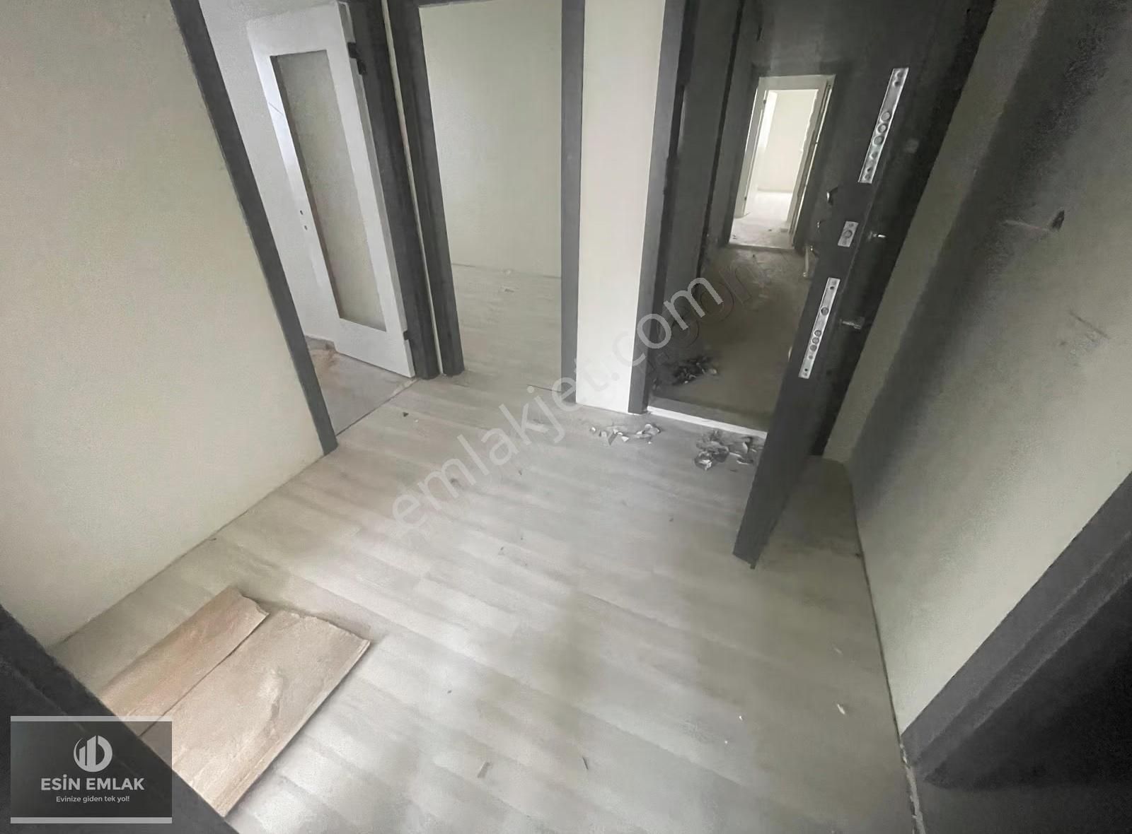 Topselvi'de Çarşıya Yakın Geniş Satılık Arakat 2+1 - Görsel 32