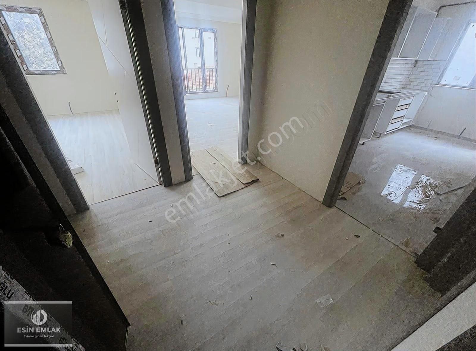 Topselvi'de Çarşıya Yakın Geniş Satılık Arakat 2+1 - Görsel 11