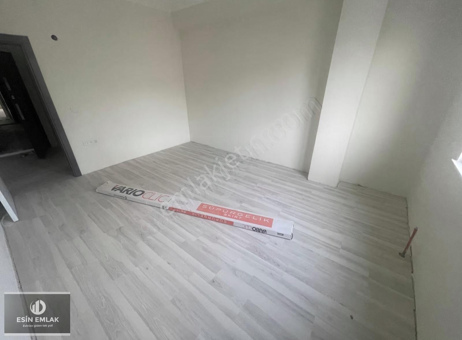 Topselvi'de Çarşıya Yakın Geniş Satılık Arakat 2+1 - Görsel 10