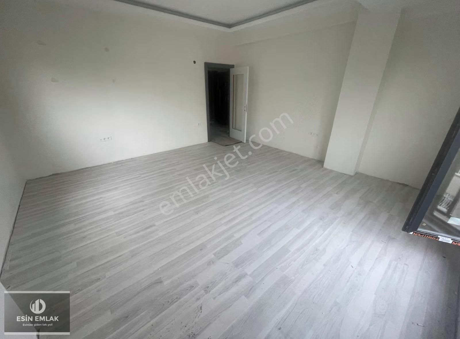 Topselvi'de Çarşıya Yakın Geniş Satılık Arakat 2+1 - Görsel 27