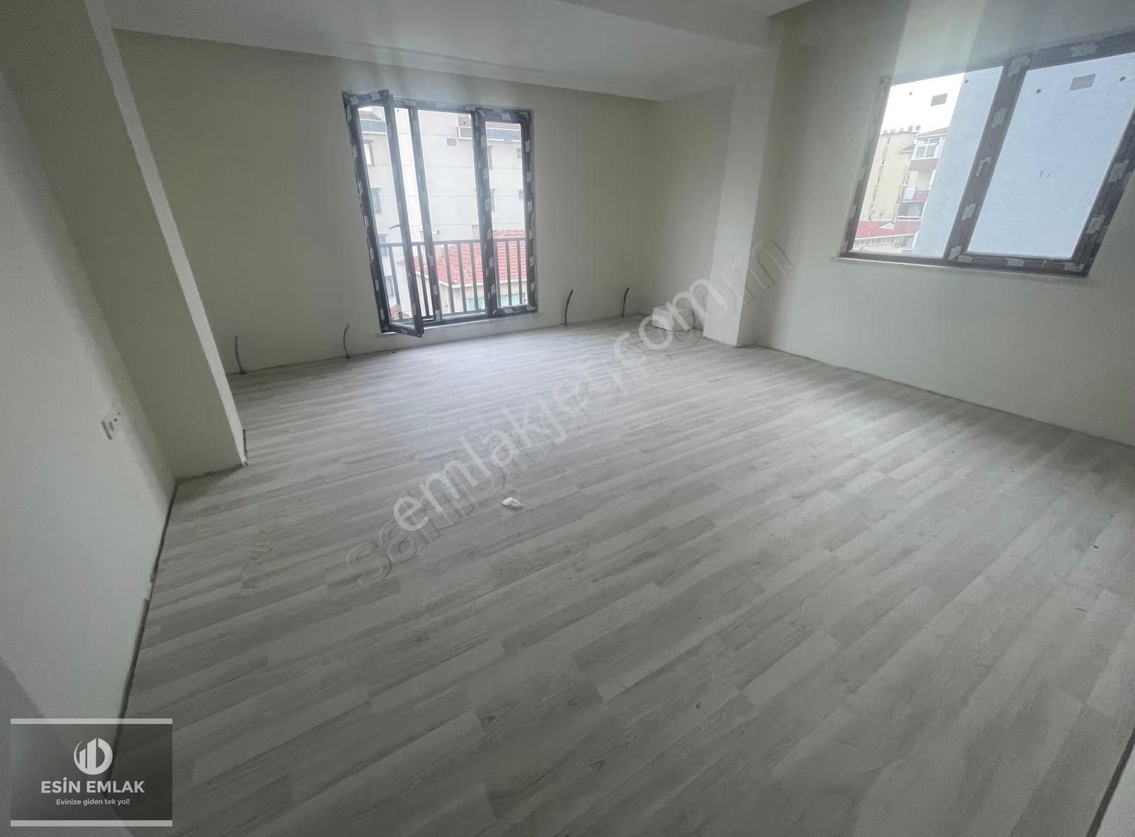 Topselvi'de Çarşıya Yakın Geniş Satılık Arakat 2+1 - Görsel 6