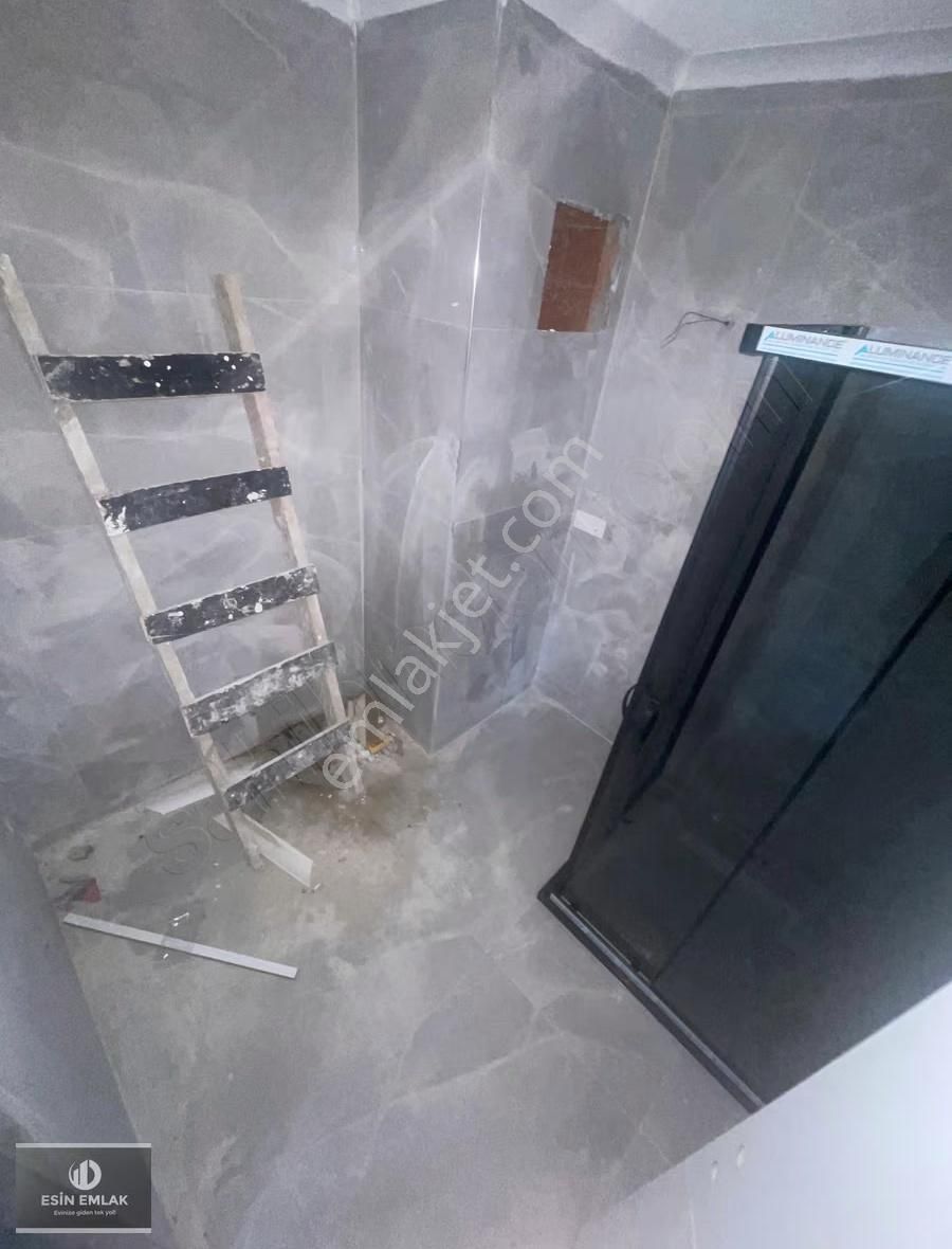 Topselvi'de Çarşıya Yakın Geniş Satılık Arakat 2+1 - Görsel 12