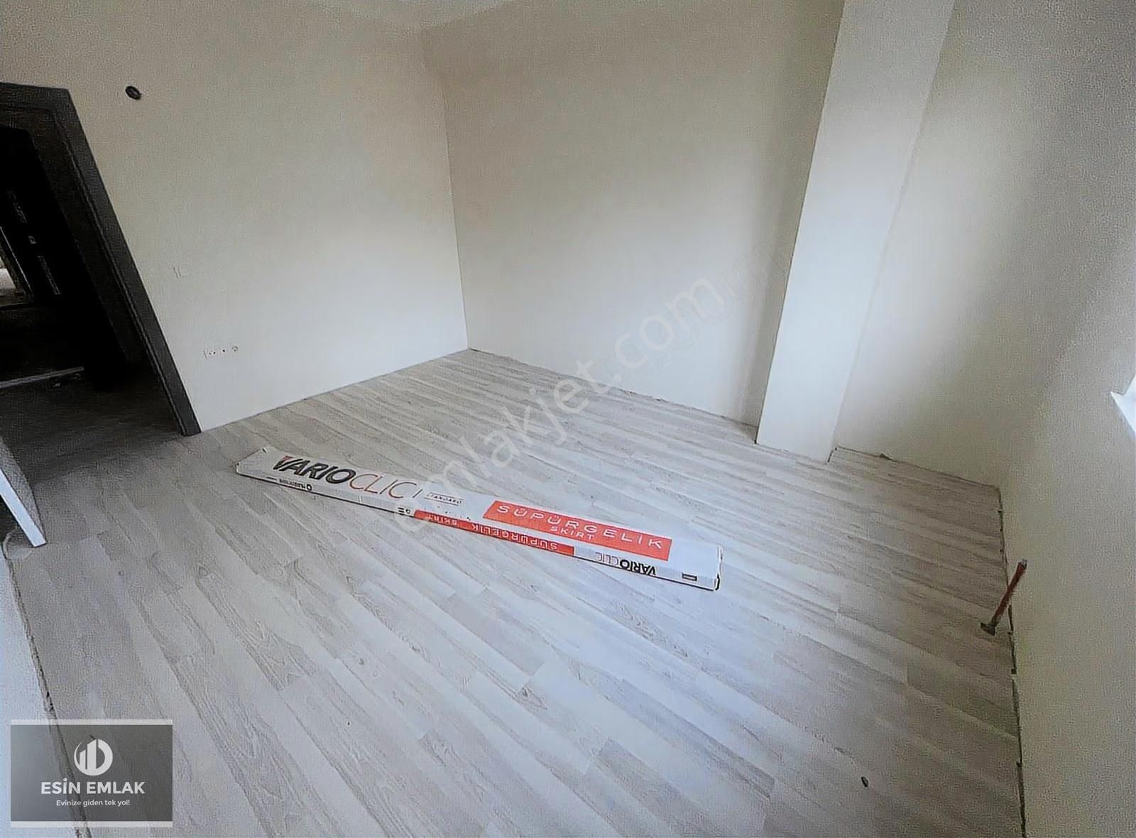 Topselvi'de Çarşıya Yakın Geniş Satılık Arakat 2+1 - Görsel 26