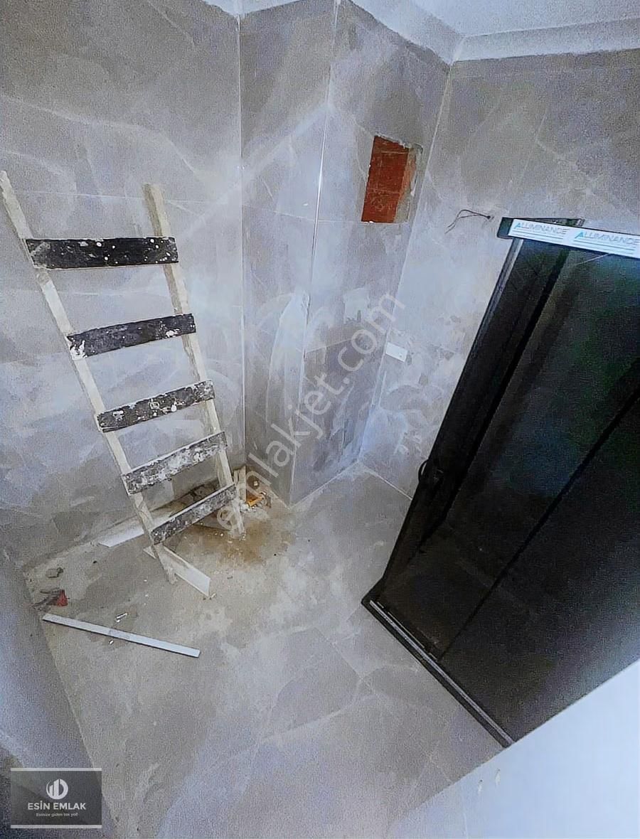 Topselvi'de Çarşıya Yakın Geniş Satılık Arakat 2+1 - Görsel 28