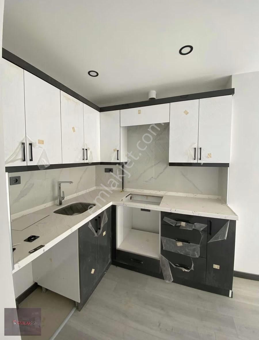 Emlakken'ten Ana Yola Sahile Yürüme Mesafe Cam Balkonlı 1+1 - Görsel 8