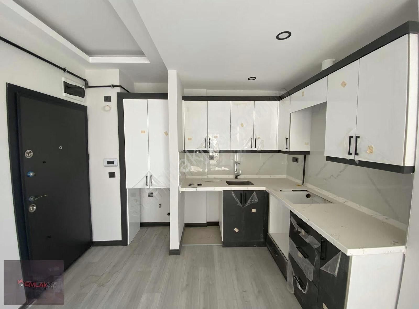 Emlakken'ten Ana Yola Sahile Yürüme Mesafe Cam Balkonlı 1+1 - Görsel 28