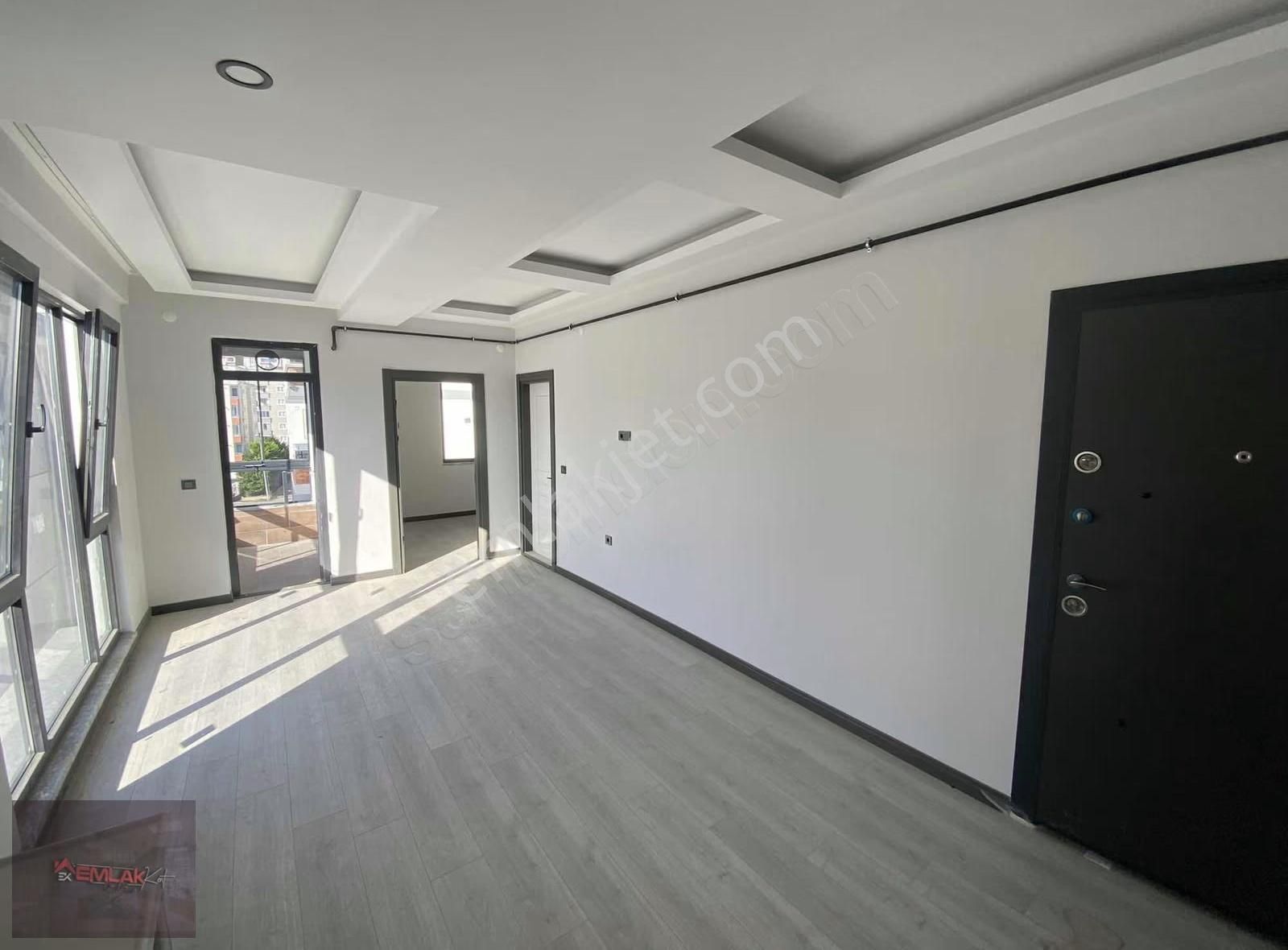 Emlakken'ten Ana Yola Sahile Yürüme Mesafe Cam Balkonlı 1+1 - Görsel 4