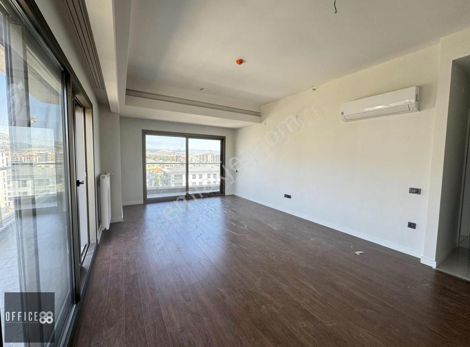 Trademark Tower'da Deniz Manzaralı, Havuzlu Güvenlikli Kiralık - Görsel 17