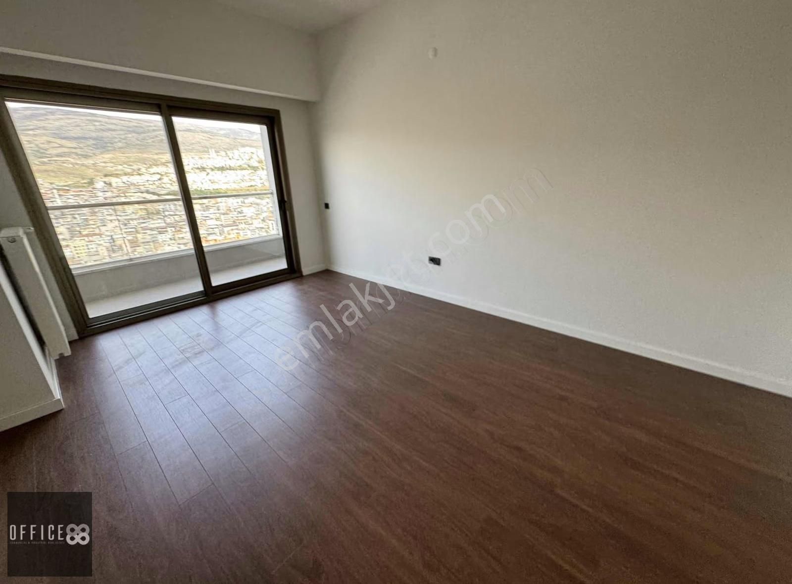 Trademark Tower'da Deniz Manzaralı, Havuzlu Güvenlikli Kiralık - Görsel 15