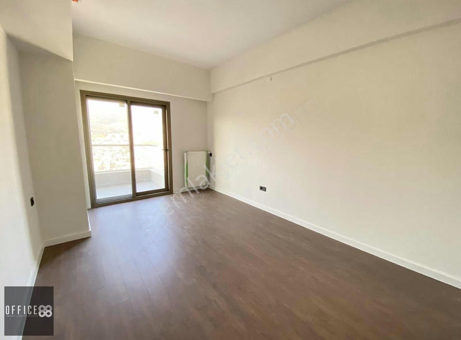 Trademark Tower'da Deniz Manzaralı, Havuzlu Güvenlikli Kiralık - Görsel 19