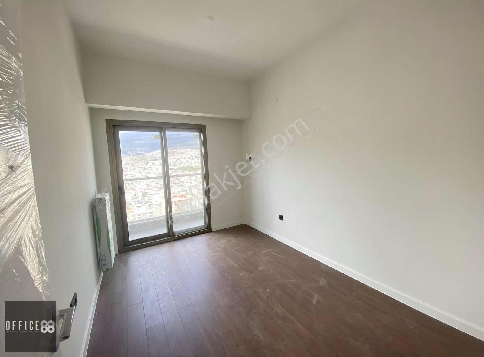 Trademark Tower'da Deniz Manzaralı, Havuzlu Güvenlikli Kiralık - Görsel 30