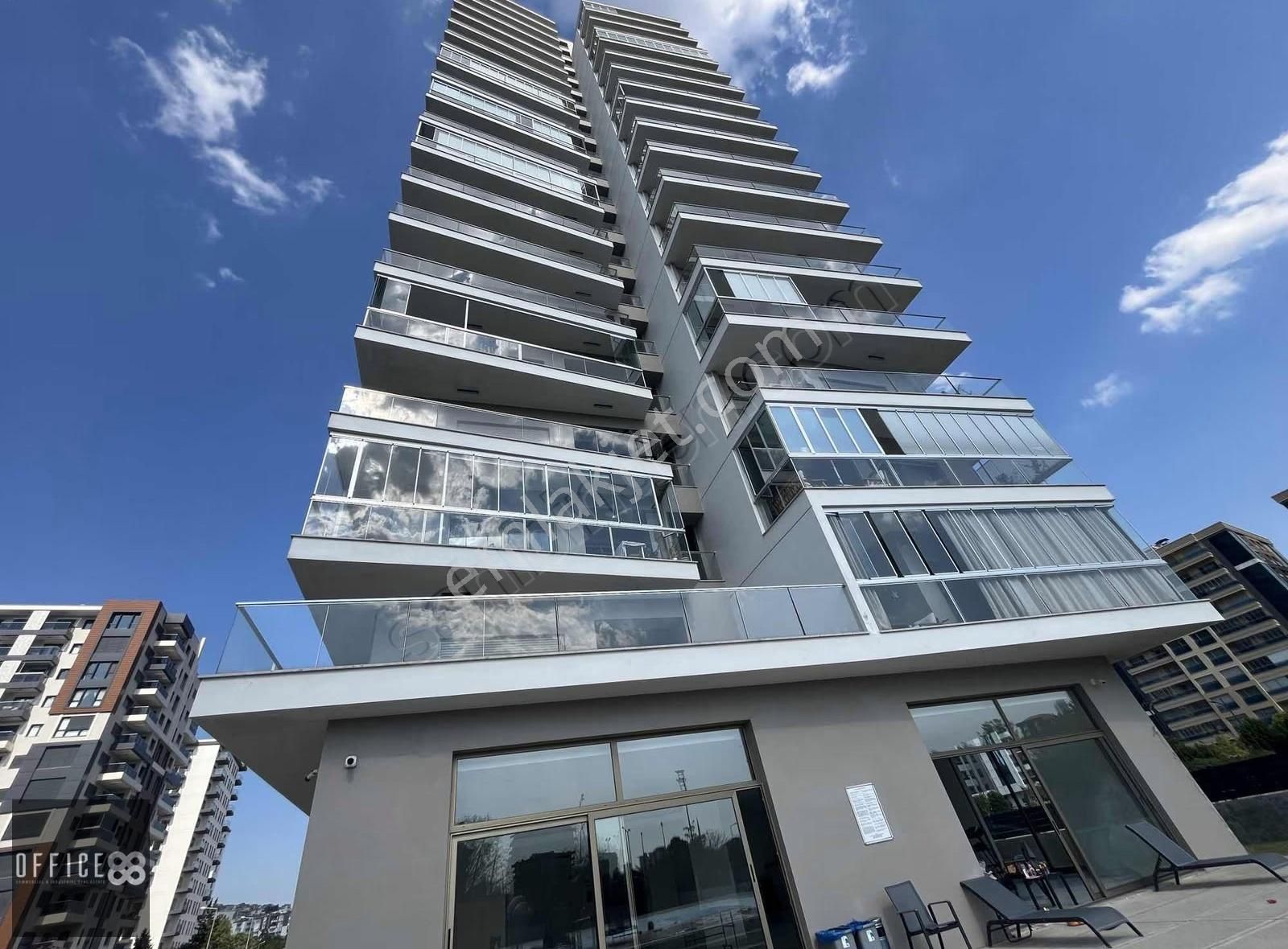 Trademark Tower'da Deniz Manzaralı, Havuzlu Güvenlikli Kiralık