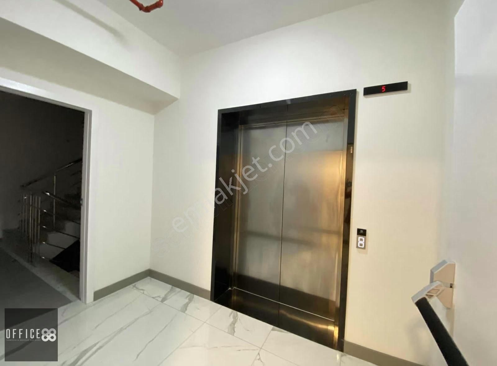 Trademark Tower'da Deniz Manzaralı, Havuzlu Güvenlikli Kiralık - Görsel 18