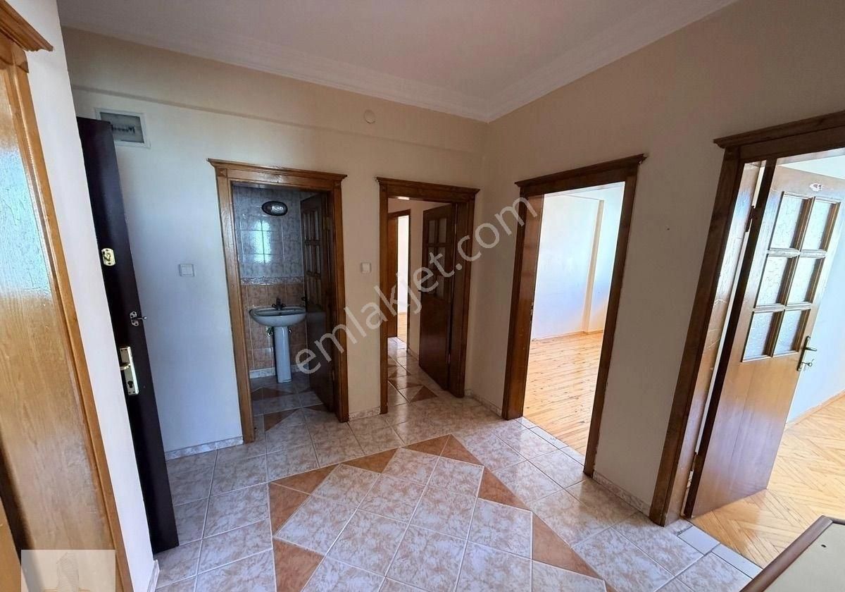 Uğur Emlak’tan Bosna Servis Güzergahları Üzeri 3+1 Kiralık Daire - Görsel 2